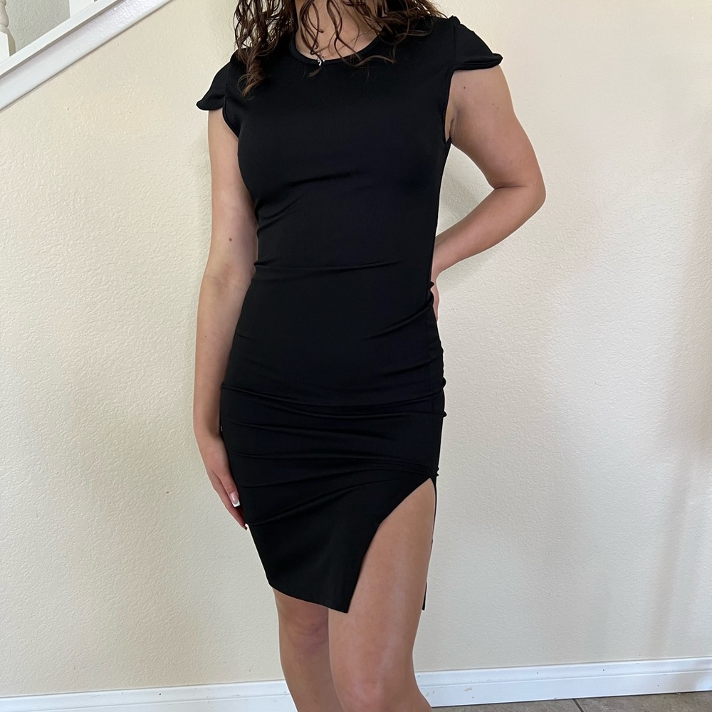 Black Cap Sleeve Ribbed Slit Midi Dress - Picture 5 of 8
